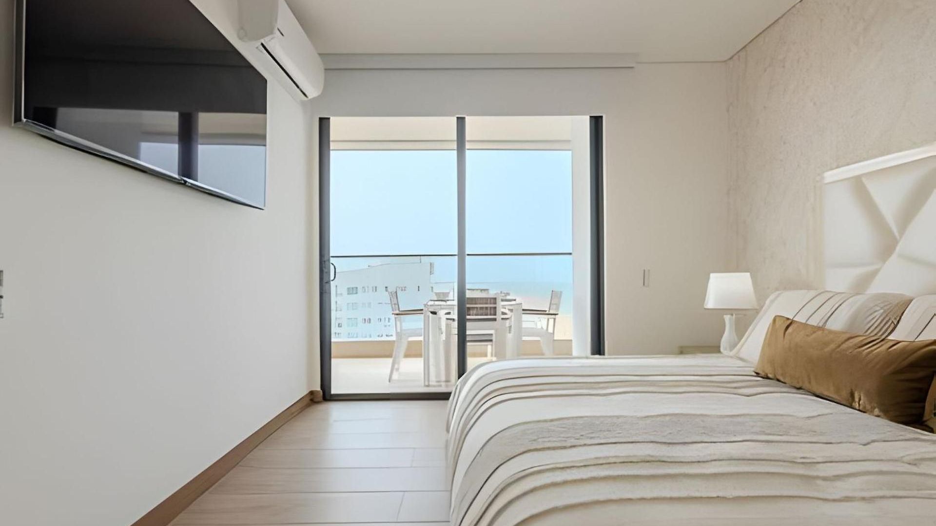 Vista Al Mar/ Centro Histórico/ Nuevo Piso 26 1br Apartamento